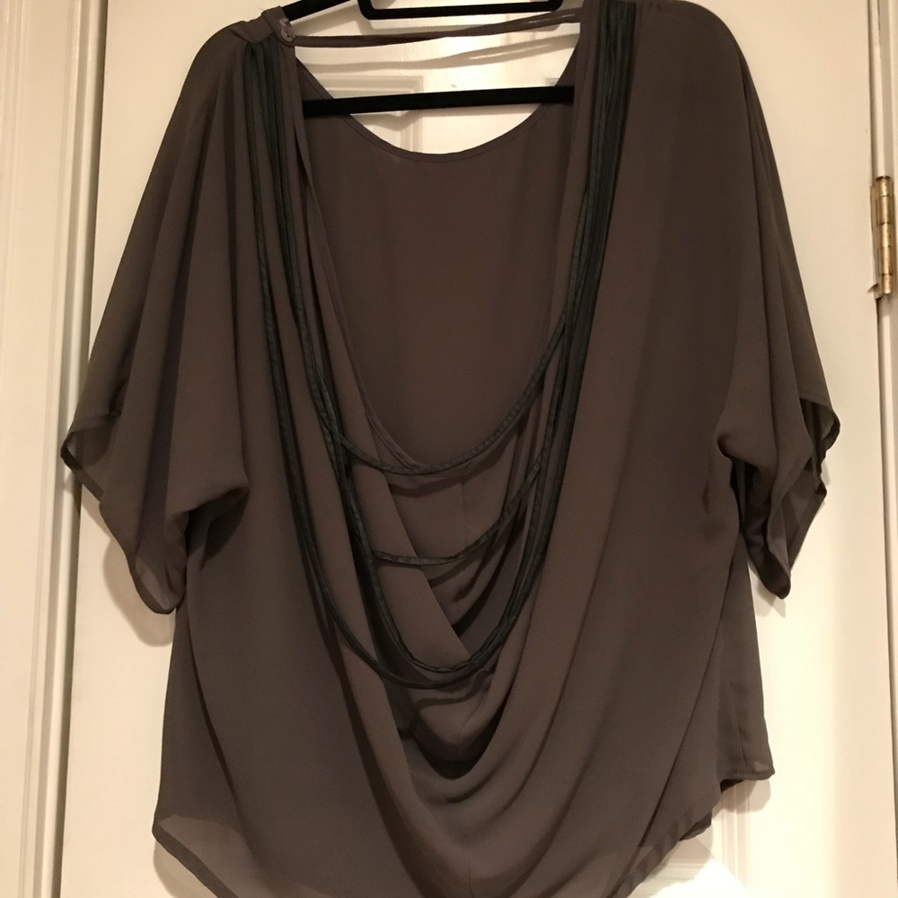 Naked Zebra women’s low back blouse sz S